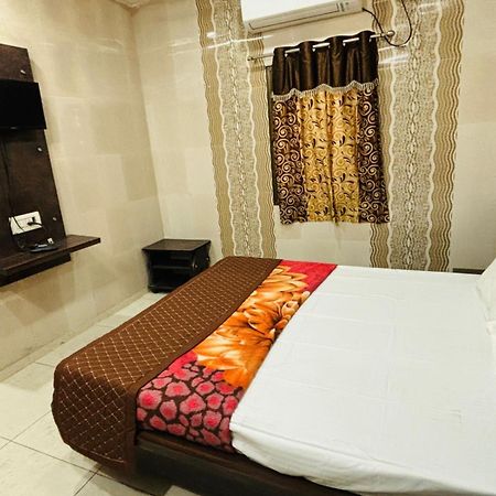 Hotel Shree Nath - 200 Meters From Dwarkadhish Temple 外观 照片