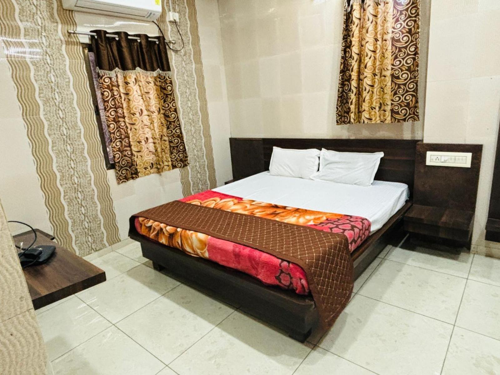 Hotel Shree Nath - 200 Meters From Dwarkadhish Temple 外观 照片